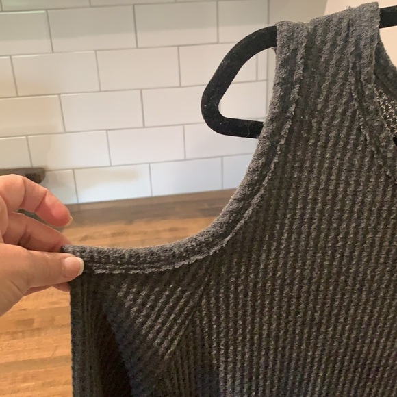 Gray cold shoulder tunic - Picture 3 of 5